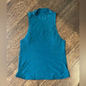 Lululemon Athletica Blue/Green High Neck Cropped Tank Top. Size 2/4.